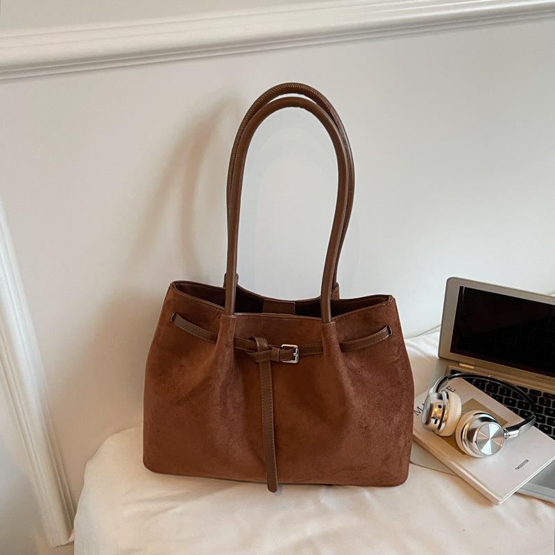 Ретро сумка женская большой вместимости 2025 новая осенне-зимняя универсальная на плечо подмышку повседневная рабочая сумка-тоут для поездок