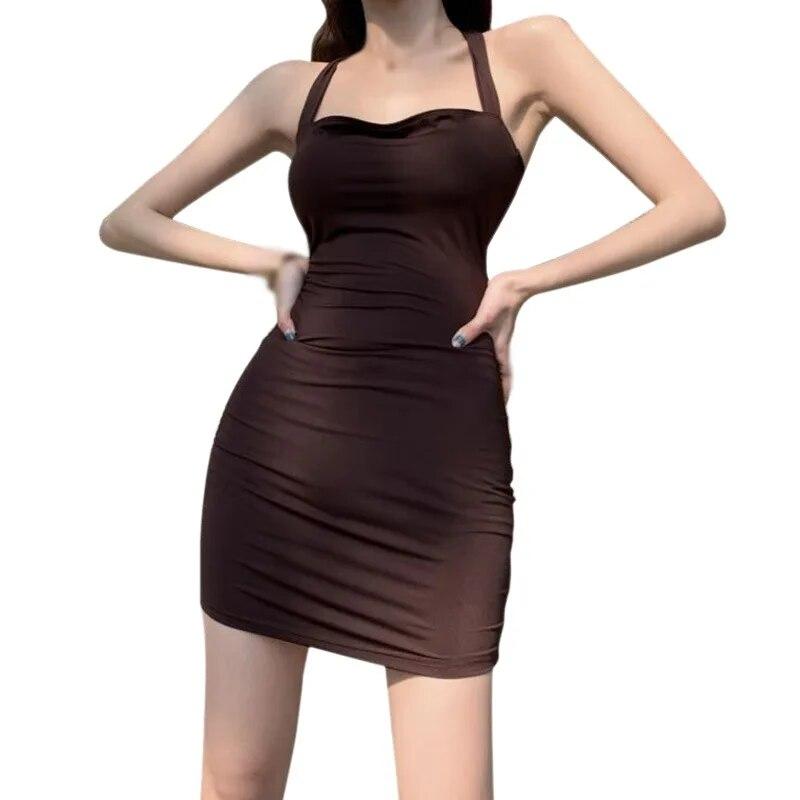 Женские однотонные узкие платья без рукавов с бретелькой на шее