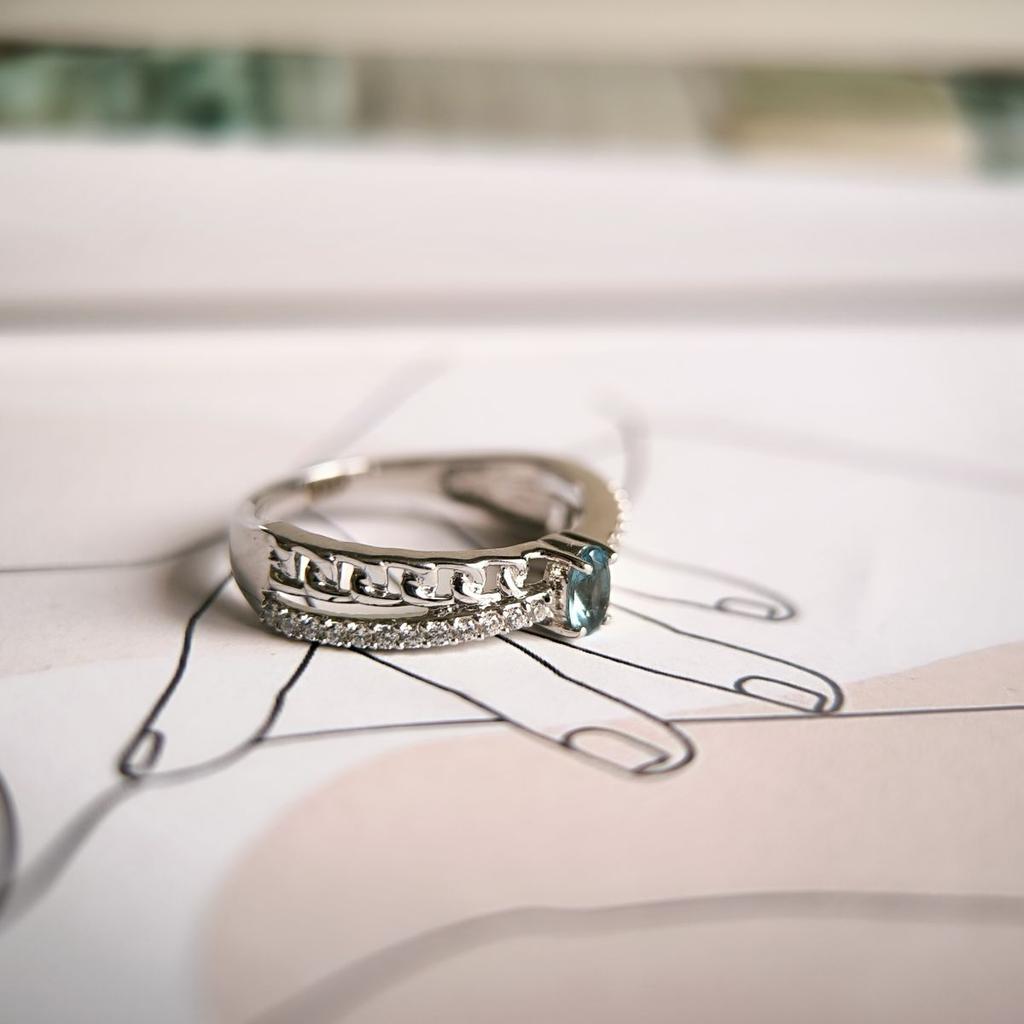 Серебряное кольцо с топазом Лондон Блю 0.527ct, вес изделия 2,57 гр (2188698)