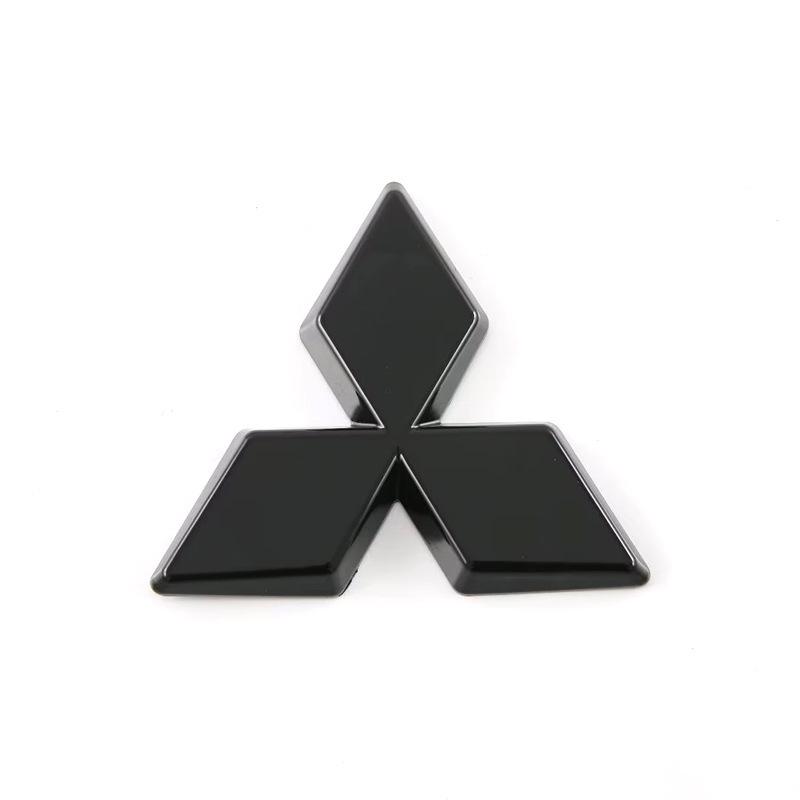 Комплект противотуманных фар и логотипов на зеркала для Mitsubishi Outlander 2023 года