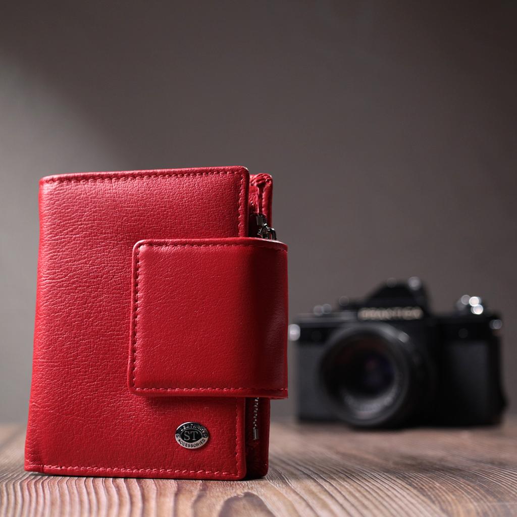 Women's Vertical Wallet Made of Genuine Leather ST Leather 22704 Red