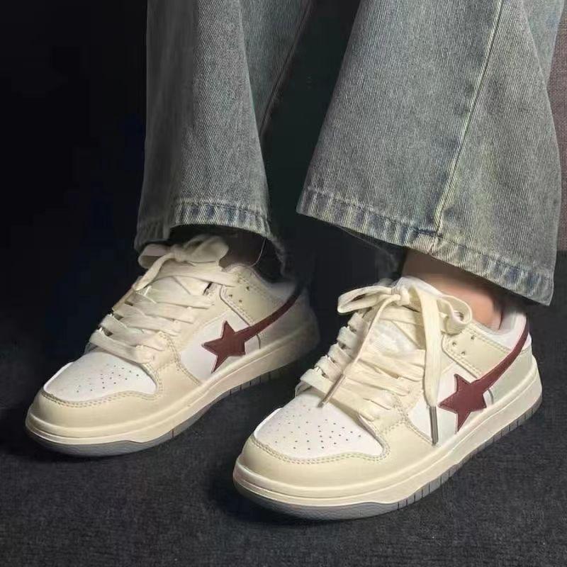 2024 весна новые туфли на платформе из сырного крема женские универсальные звездные цвета, подходящие по цвету, удобный дизайн повседневные спортивные белые туфли