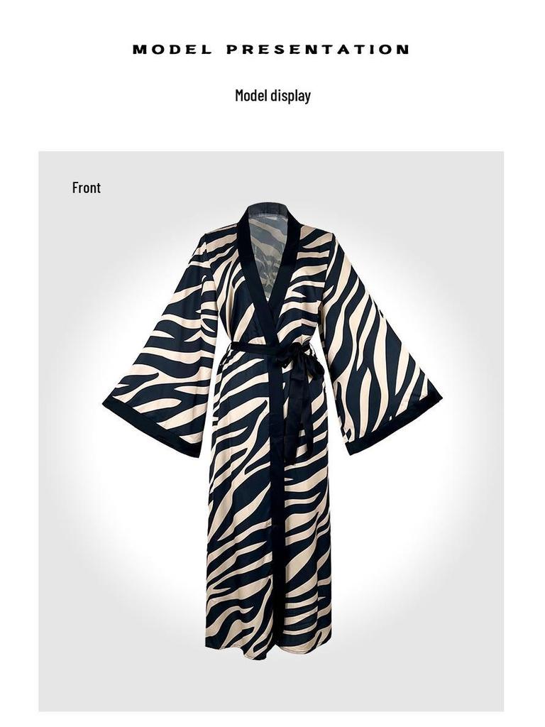 Шелковый халат с принтом зебры, V-образным вырезом, контрастной отделкой и расклешенными рукавами - Удобная длинная домашняя одежда