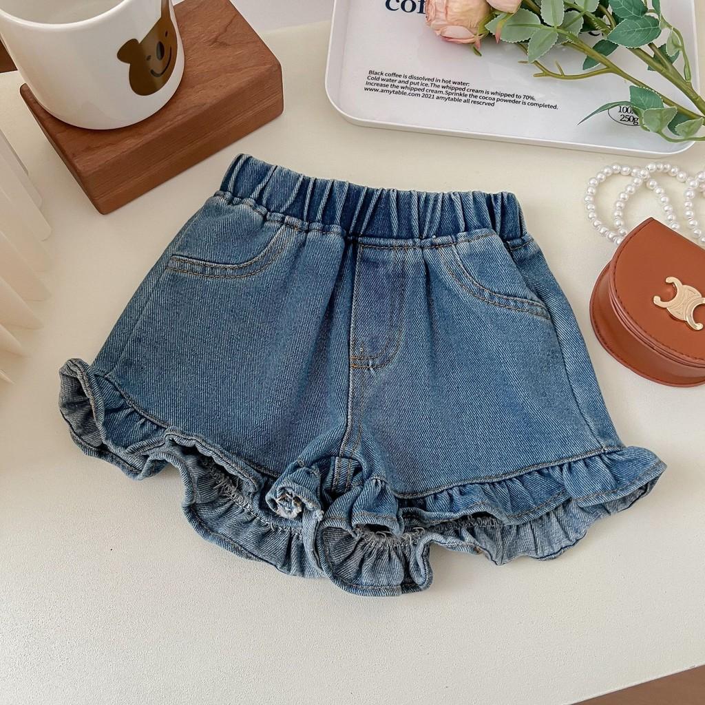 Очаровательный летний новый комплект для девочек 2024 года: милый кружевной топ и модные корейские джинсовые шорты для возраста от 3 до 8 лет