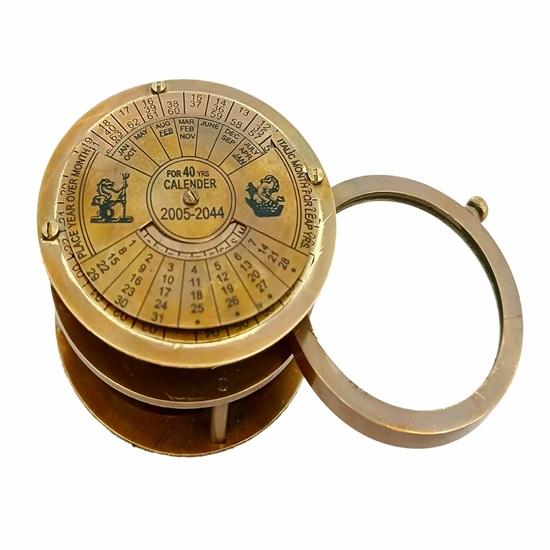 Настольный инструмент 3 в 1, Календарь на 50 лет, Лупа Компас в одном с кожаным чехлом Для удобной работы и переноски, Использовать как подарок, Коллекционные предметы