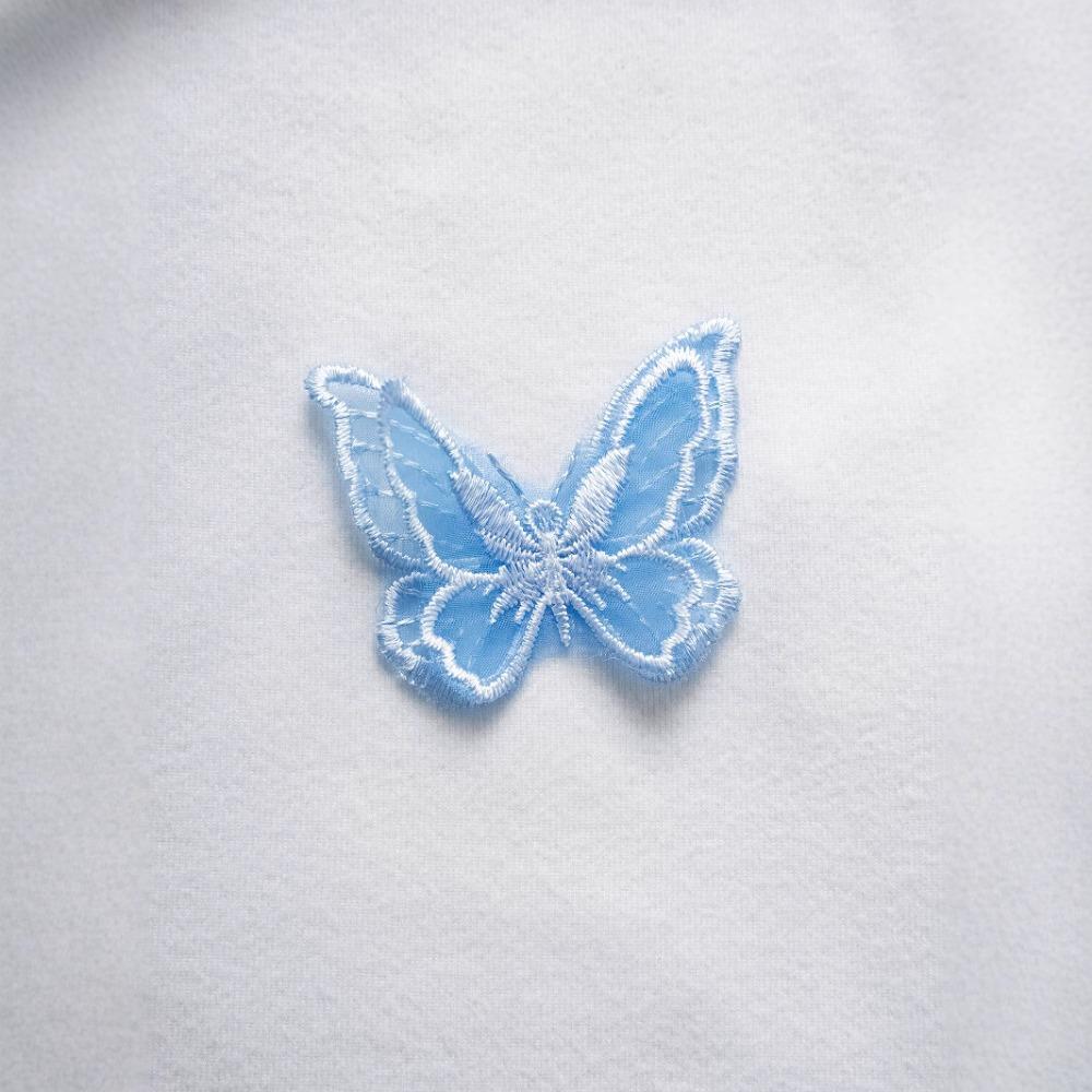 Летняя женская белая футболка с открытыми плечами и расклешенными рукавами, симпатичный женский топ с длинными рукавами и синей бабочкой