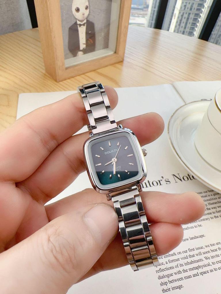 Элегантные женские часы с браслетом из нержавеющей стали и метками в виде штрихов