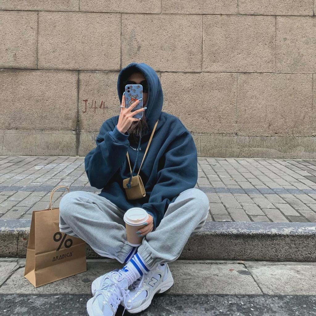 Женская плюшевая толстовка с капюшоном: Корейский трендовый свободный крой с буквенным принтом, идеально подходит для осени и зимы