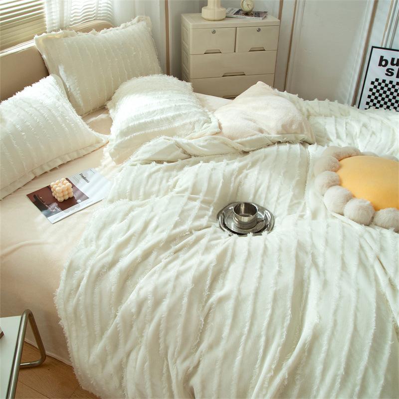 Зимний молочный бархатный комплект из 4 предметов, утолщенное теплое коралловое бархатное покрывало, пододеяльник, однотонное фланелевое постельное белье