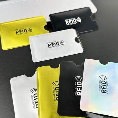 Серебряный чехол для карт с защитой от RFID-сканирования и защитой от кражи — защита от размагничивания и NFC.