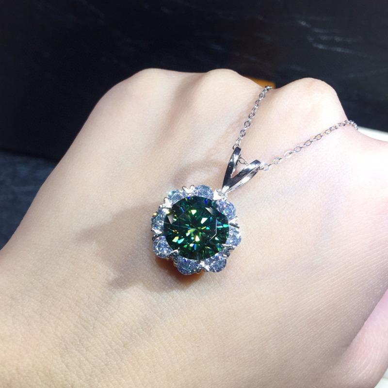 BELLA BOX 2 Carat 8-heart 8-arrow Blue-green Pendant Feminine Temperament Delicate Necklace Clavicle Chain For Women Wedding Engagement