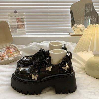 Нишевый дизайн британские маленькие кожаные туфли женские 2025 новые металлические бабочки шнуровка платформа лоферы повседневная женская обувь