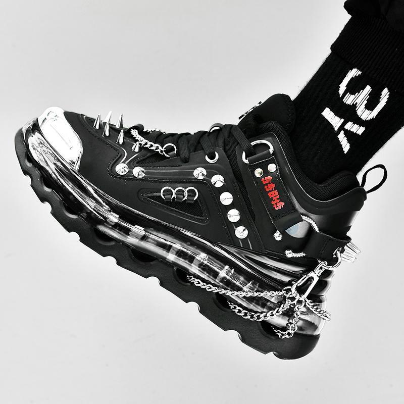 Модные мужские кроссовки в стиле панк на воздушной подушке. Мужская обувь на плоской платформе. Металлические украшения на шнуровке. Прохладные повседневные спортивные кроссовки с толстой подошвой.