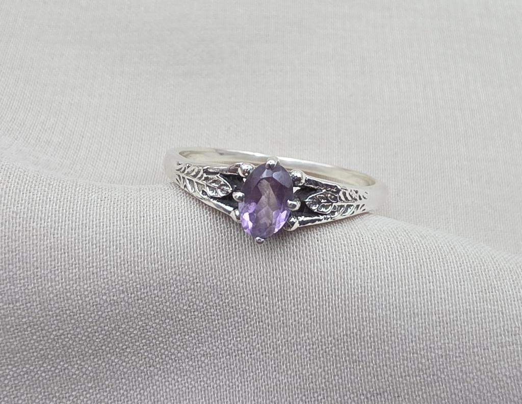 925 Sterling Silver Amethyst Cut Oval Ring, Minimalist Leaf Detail Jewelry