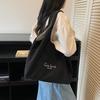 Корейская версия ленивой ветряной текстуры вельветовой сумки 2025 новая большая вместительная повседневная зимняя полосатая вышитая сумка через плечо