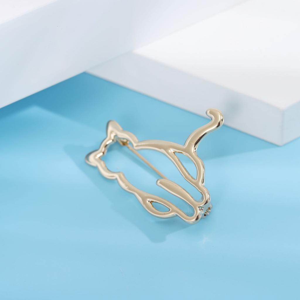 Blucome New Fashion Smooth Surface Cat Brooch Creative Gold Color Alloy Animal Pin Versatile Women Accessories
