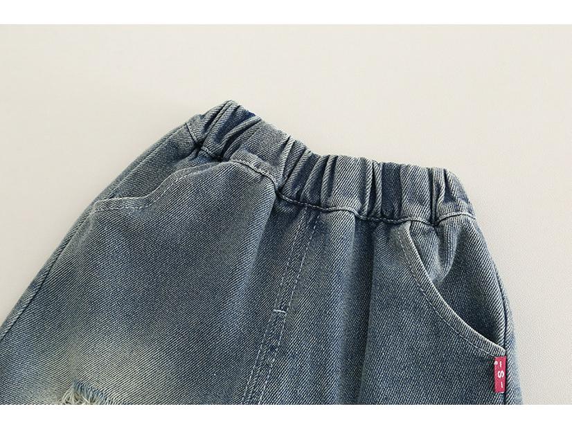 Комплект из летнего топа с короткими рукавами и джинсовых шорт для мальчиков 2024 года в английском стиле с пайетками