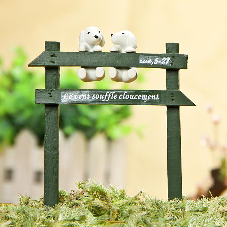 Creative Fence White Dog Scene Mini Model Ornament For Plant Display And Gift Collection