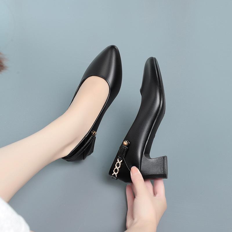 Soft Leather Comfortable Single Shoes for Women Spring and Autumn Thick Heel Comfortable Leather Shoes for Women In All Seasons