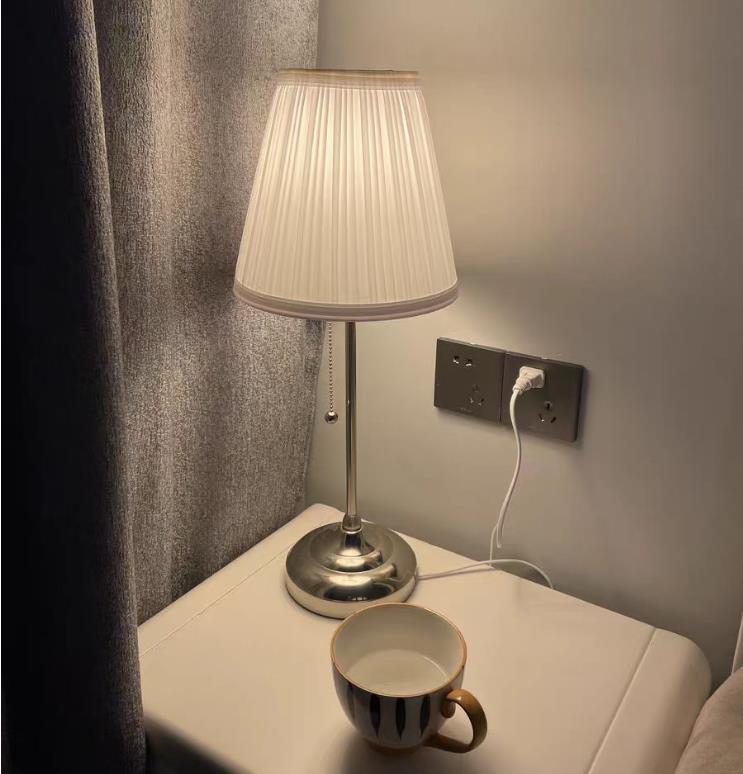 Vintage Exquisite Metal Table Lamp E27 Lamp Base Ins Simple Pleated Standing Lamp Bedroom Sofa Study Table Lamp Gold/Silver