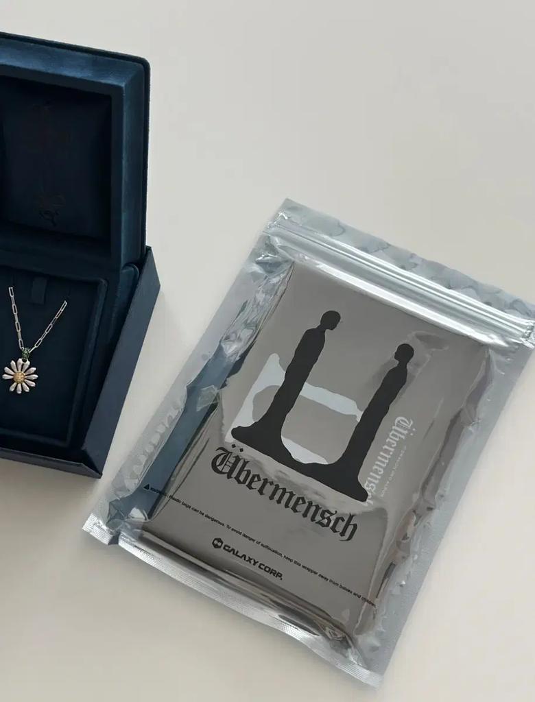 G.Dragon Goods PeaceminusOne x Jacob & Co. Necklace Postcard Set
