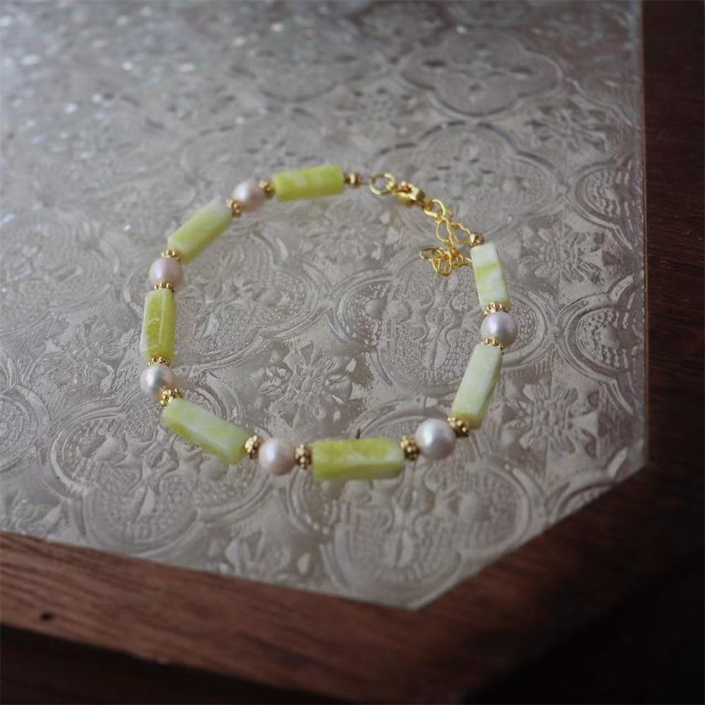 Designer vintage Chinese-style bracelet with a fresh, light, and luxurious feel, featuring natural jade and freshwater pearls, perfect as a gift