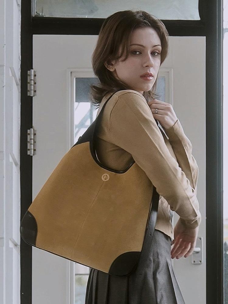 Meheu Brenda Hobo Bag (Suede Cookie)