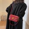 Женская сумка 2025 осень и зима новая модная сумка через плечо контрастного цвета темпераментная портативная сумка-мессенджер маленькая квадратная сумка изысканная