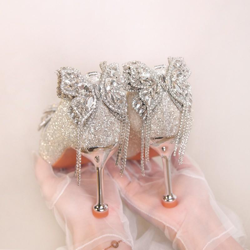 Осенние новые туфли-лодочки с острым носком, на тонком каблуке, с мелким вырезом, с жемчужным бантом, на высоком каблуке, глянцевые туфли для подружки невесты, свадебные туфли