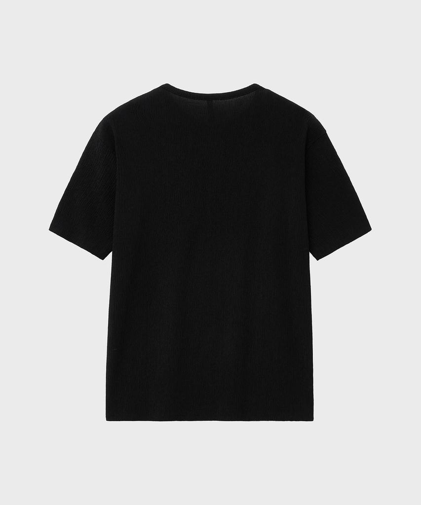 NOIRER Pleated Henley Neck Half T-Shirt (Black)
