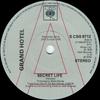7-дюймовая пластинка GRAND HOTEL Secret Life Light Years Away SCBS6712 CBS 1978 Великобритания SoulFunk Б/у