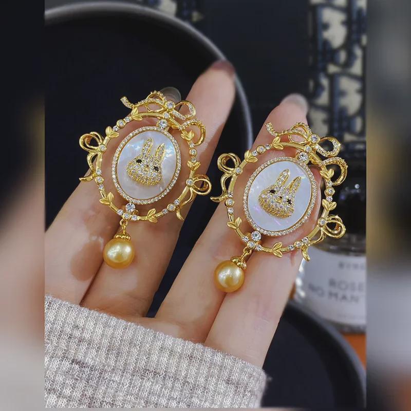 Высококачественная французская ретро-брошь в виде кролика: Дизайн цветочного зеркала своими руками с ракушками, позолоченной медью, цирконами и жемчужными акцентами