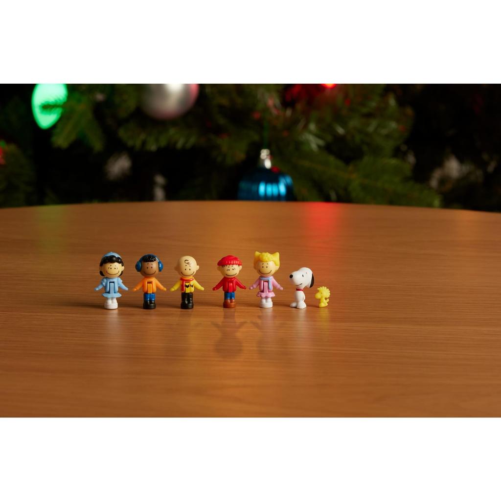 Коллекционная микро-кукла Polly Pocket x Peanuts, 7 тематических, 4 культовых компактных кейса Snoopy, игровой набор, аксессуары, локации и Woodstock.