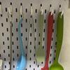 Repositionable Rounded Pegboard Hangers for Desk Organization, 6 Plastic Supports for Cables and Gaming Accessories