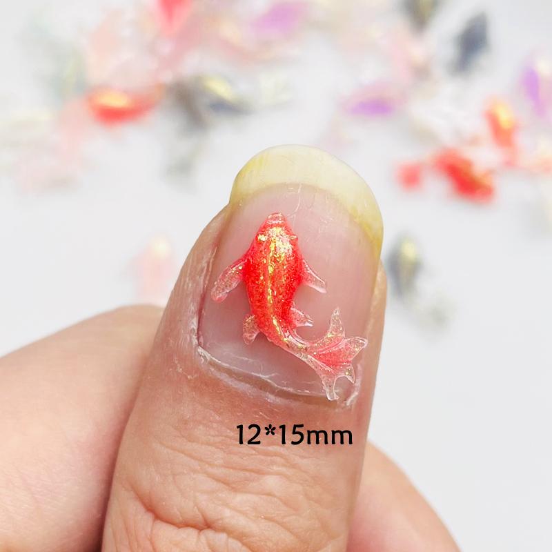 100 Pcs New 12*15Mm Cute Mini Shiny Cartoon Goldfish Resin Figurine Crafts Flatback Ornament Jewelry Making Hairwear Accessories