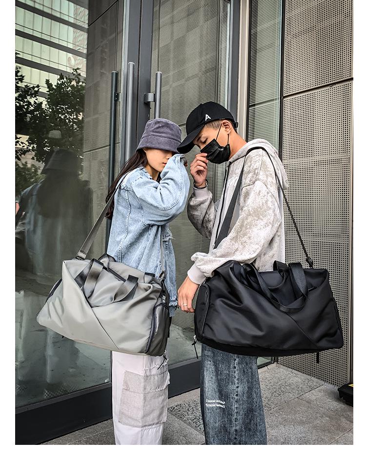 Самая продаваемая дорожная сумка: Просторная наплечная сумка-тоут для разделения влажного и сухого для коротких деловых поездок