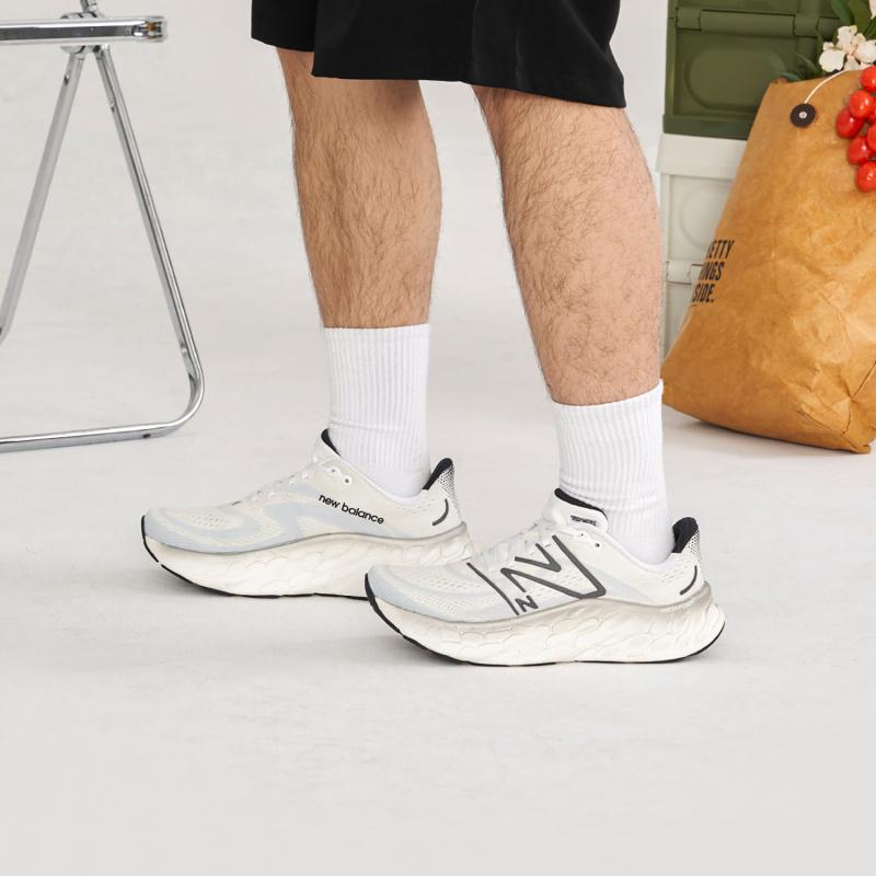 New Balance Кроссовки Fresh Foam X More V4 Белый Черный Металлик MMORCW4