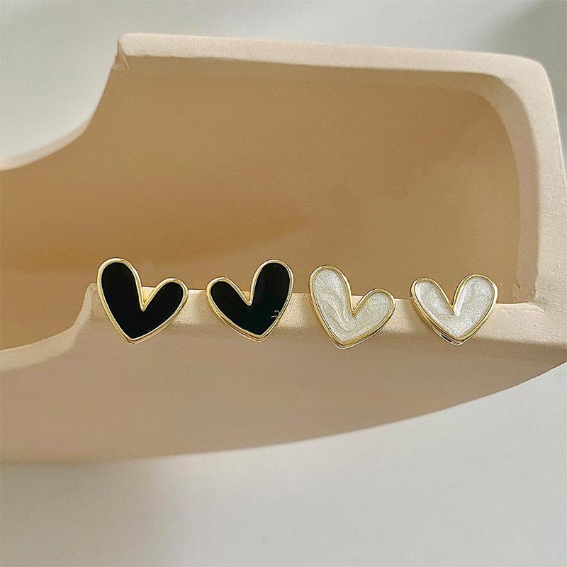 Korean Sweet Cute Black White Love Heart Small Stud Earrings Delicate Enamel Heart Women's Earrings Party Fashion Jewelry