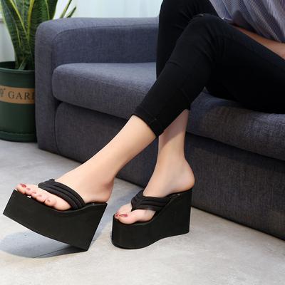 Женские сандалии-шлепанцы на платформе - толстая подошва, увеличивающая рост, нескользящая, удобная и модная, сотни моделей повседневной обуви для дома и улицы