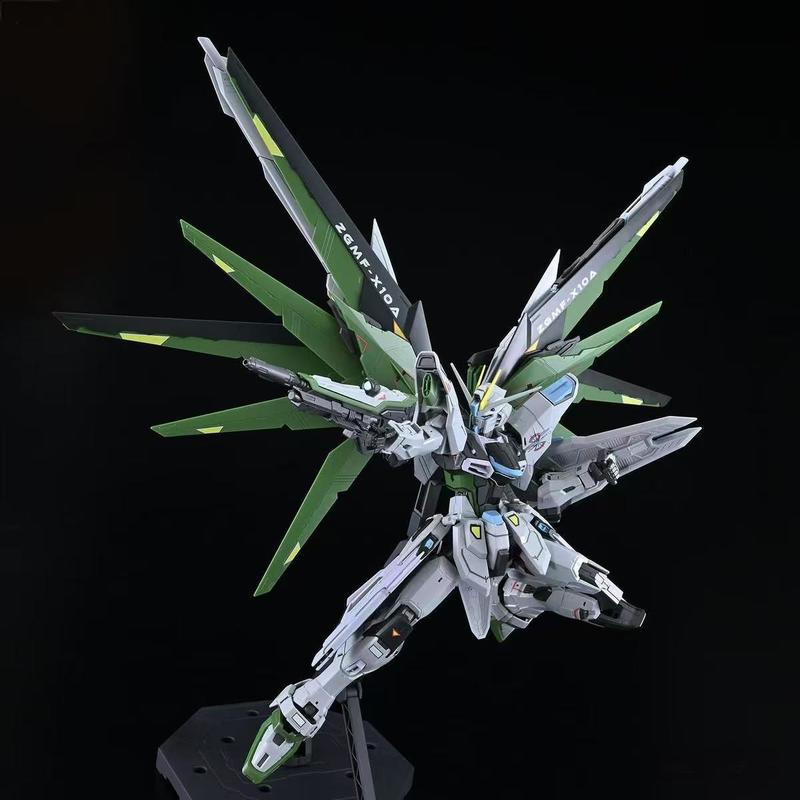 Новый MG 1/100 Strike Freedom 2.0 Бело-Зеленый Фигурки Действия Сборная Модель Настольное Украшение Пластиковые Игрушки Для Мальчиков Коллекционные Подарки