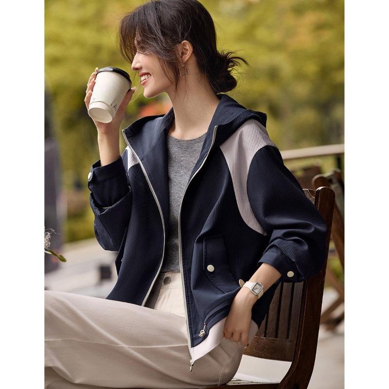 Осенний must-have: Модная и утягивающая куртка больших размеров с капюшоном и цветным дизайном для женщин