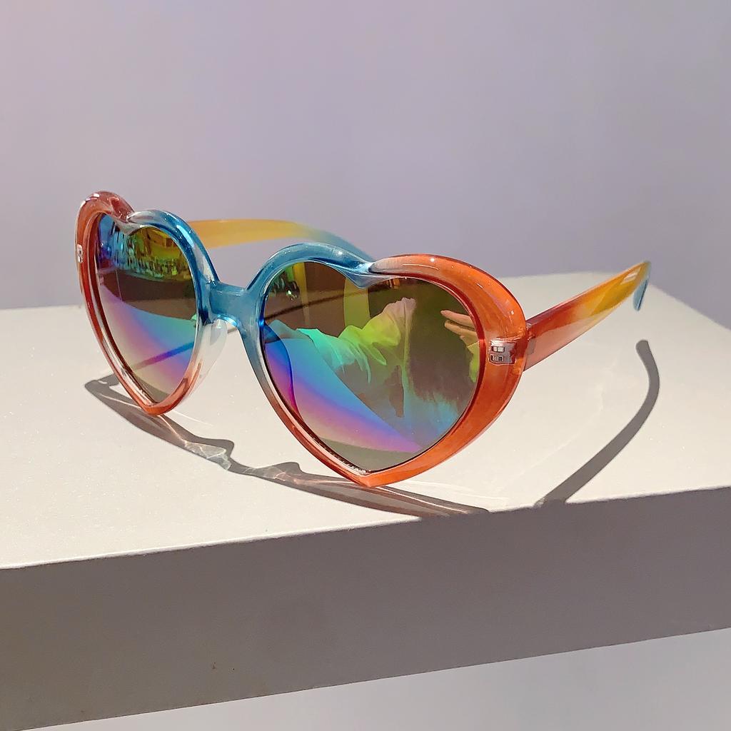 Heart Shaped Sunglasses Stylish Cute Multicolor Mirror Women Shades Trendy Retro Brand Design Fashion Gradient Eyewear