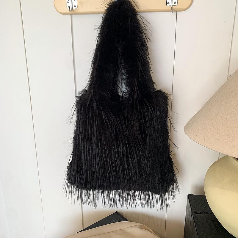 Осенне-зимняя плюшевая сумка большой вместимости женская 2025 новая повседневная в иностранном стиле сумка через плечо сумка-тоут плюшевая сумка-ведро