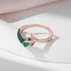 Современное кольцо-змея Ouroboros с черным акцентом, розовое золото, ювелирные изделия с зеленым цирконом, стильные женские аксессуары в русском стиле
