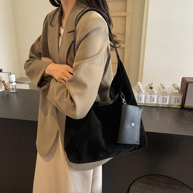 2025 new fashion foreign casual armpit bag European and American retro feeling large capacity matte shoulder women's bag