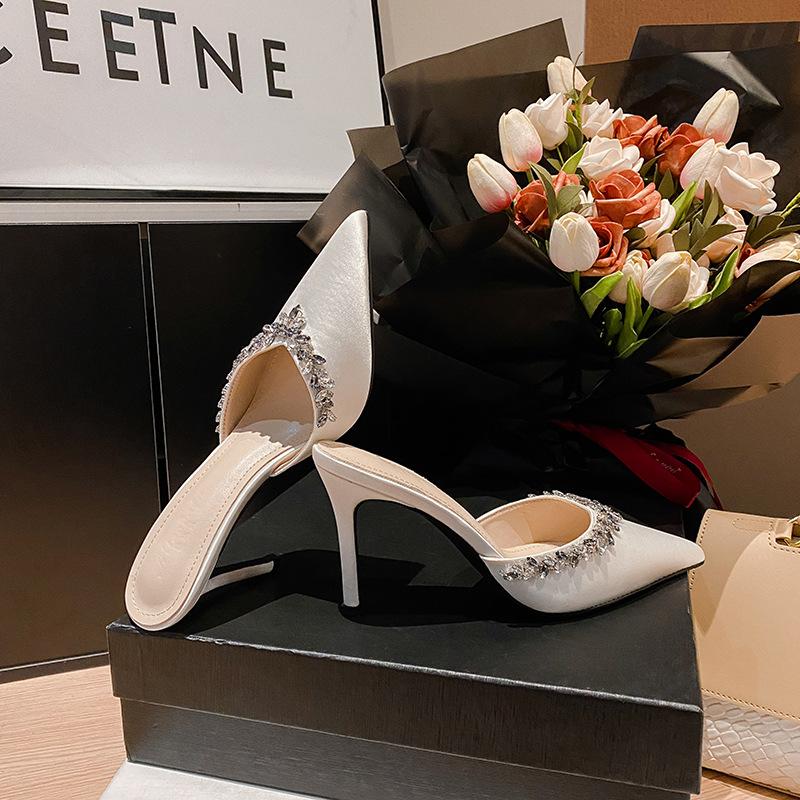 Черные атласные туфли-лодочки с острым носком и стразами, новинка весны 2025 года, сексуальные крутые шлепанцы на тонком каблуке для интернет-знаменитостей