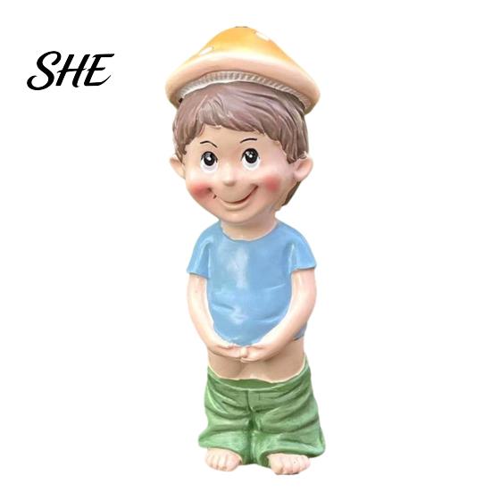 Decorative Yard Ornament Resin Pooping Boy Statue, Funny Peeing Kid Figurine, Artistic Home Humorous Sculpture for Garden Indoor Tabletop Decoration