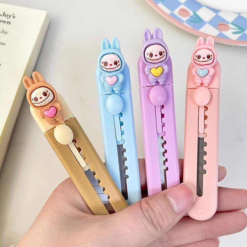 Bear Art Knife - Cute Cartoon Student Office Paper Cutter (Portable and Compact)