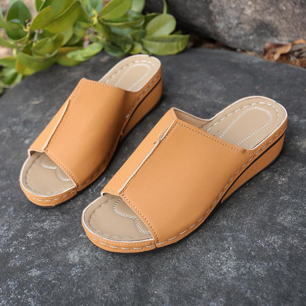 Весенние и летние новые классные тапочки для женщин, удобный покатый каблук, толстая подошва, простые и повседневные уличные тапочки