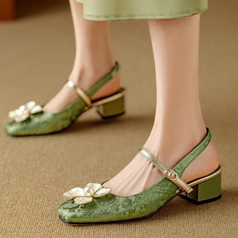 Женские сандалии в стиле ретро с квадратной головкой и цветком, летняя новинка 2025 года, туфли на среднем каблуке с пряжкой и ремешком Baotou, офисная и профессиональная обувь